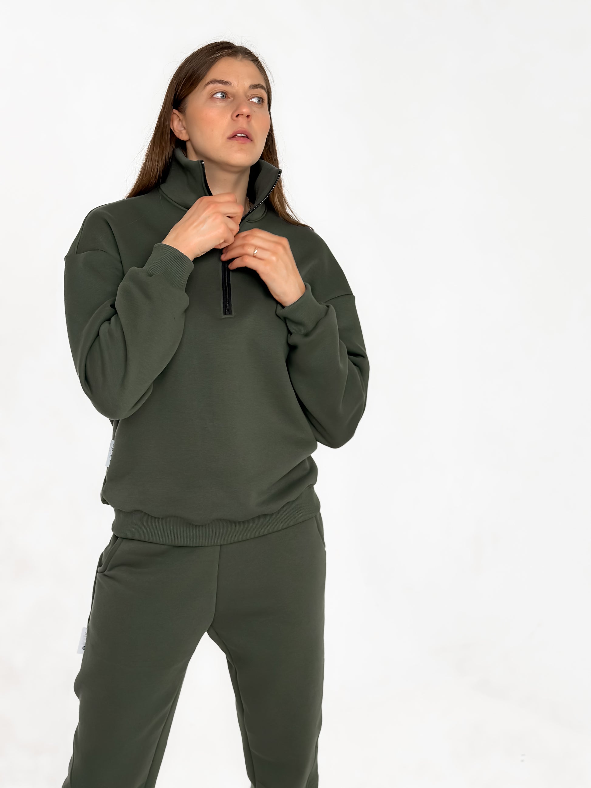 Oversize džemperio su pusiniu užtrauktuku ir siaurėjančiomis kelnėmis komplektas “Style”