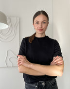 Klasikinė juoda kilpinio trikotažo maikutė moterims