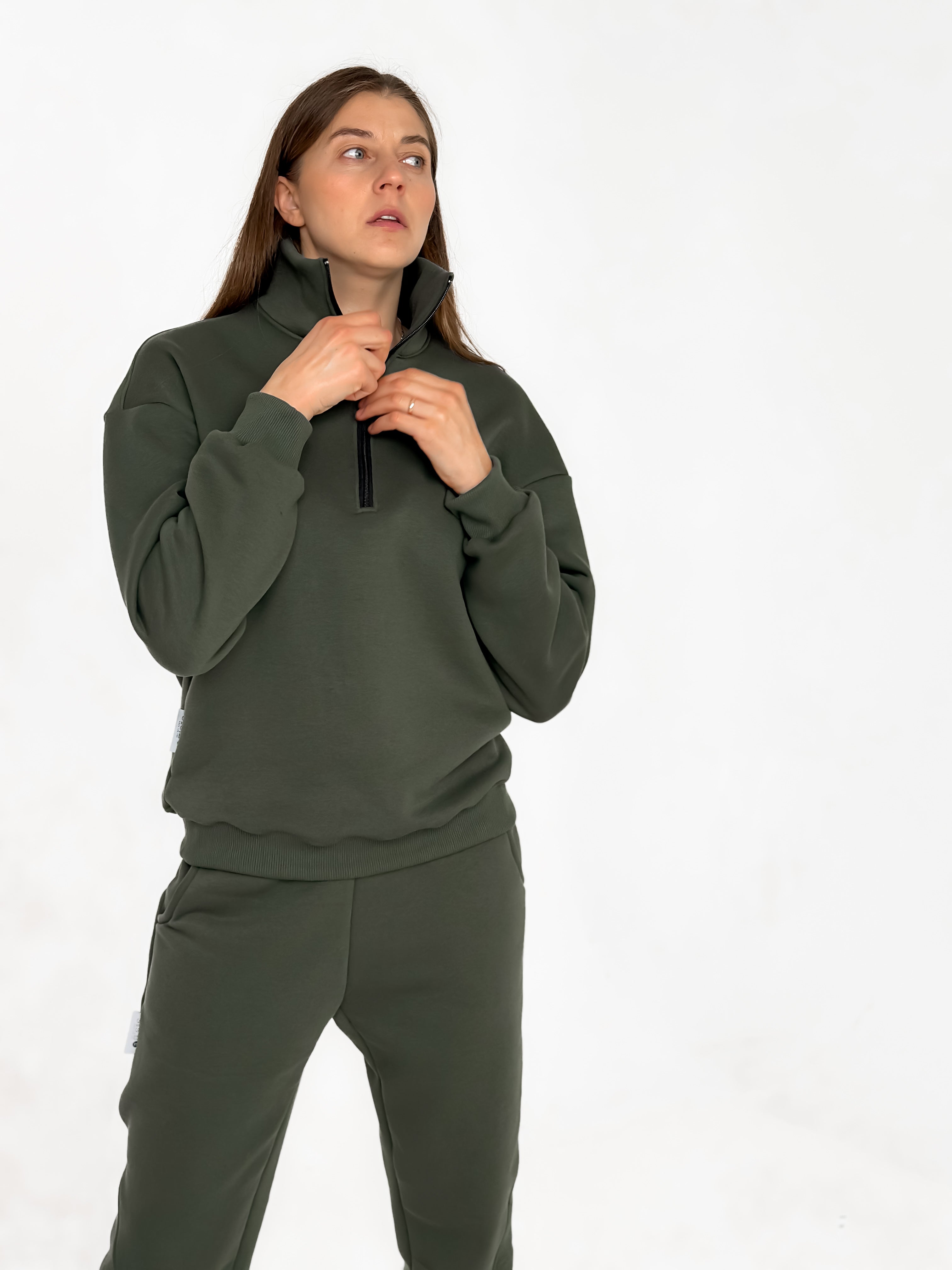 Oversize džemperio su pusiniu užtrauktuku ir siaurėjančiomis kelnėmis komplektas “Style”