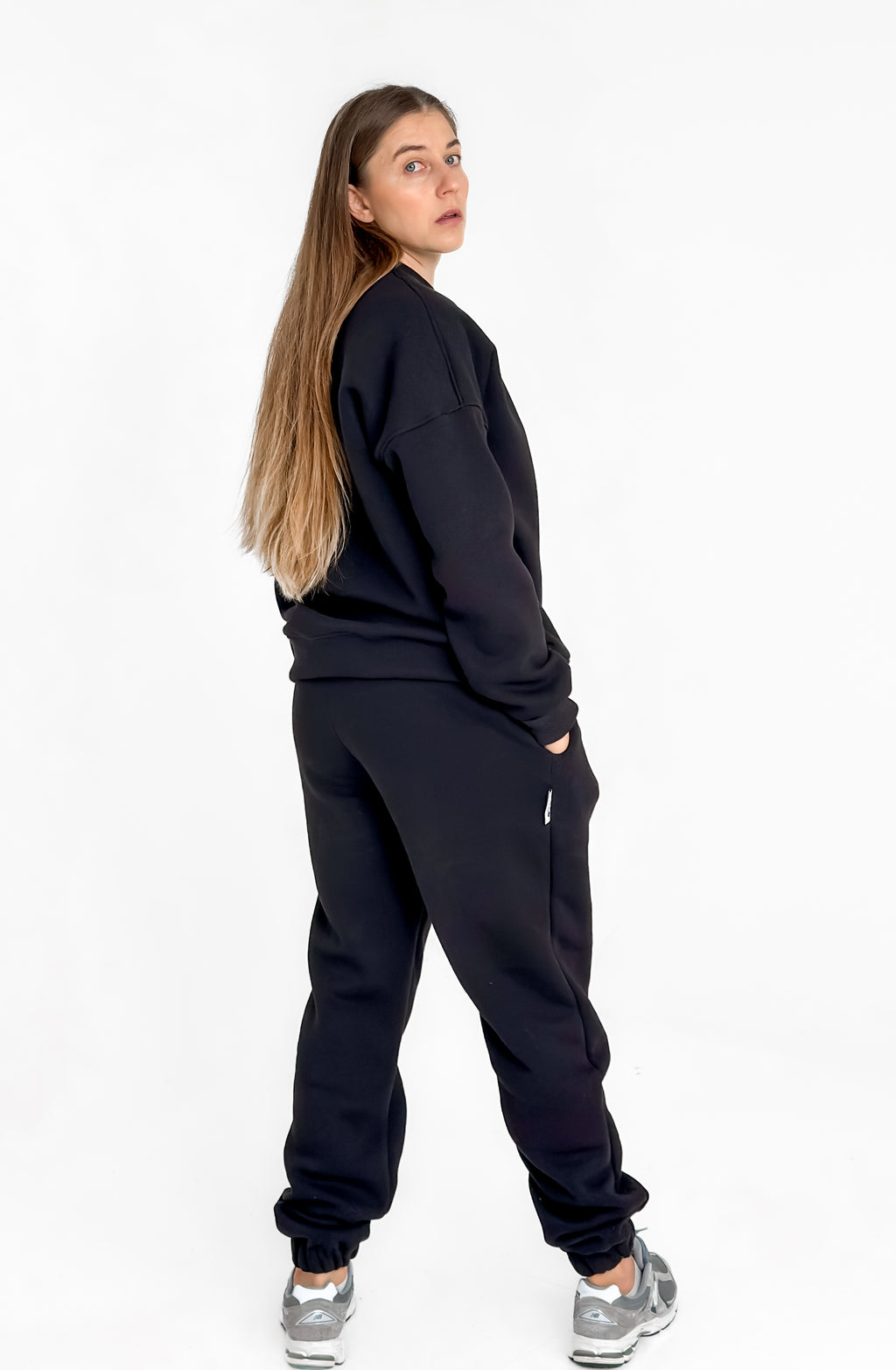 Moteriškas oversize stiliaus kostiumėlis iš storo pūkelio "Black"